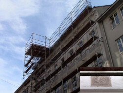Grundsteingasse 39: Sieht auch nach einem Dachbodenausbau aus, wie gegenüber auf Nr. 34. grundsteingasse_39
