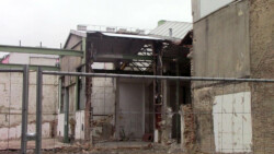 Protest war fruchtlos: Der Gebäudekomplex Steinergasse 8 / Bergsteiggasse 5 (genutzt als Ateliers, Werkstätten und Büros) wird abgerissen. steinergasse_8_1